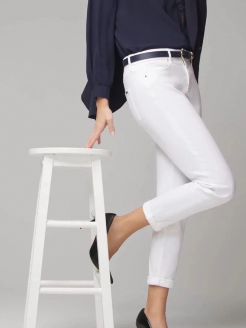 WHBM Mid-Rise Everyday Soft Denim™ Girlfriend Curvy Jeans in White Sz 12 EUC - Picture 2 of 6